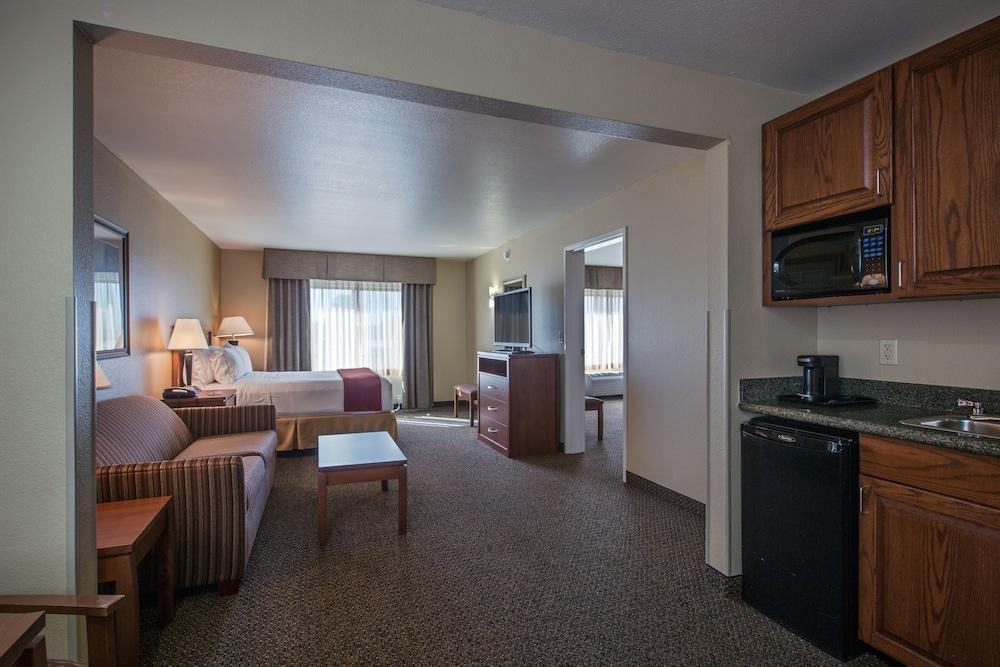 Holiday Inn Express Hotel & Suites Lewisburg By Ihg Exterior photo